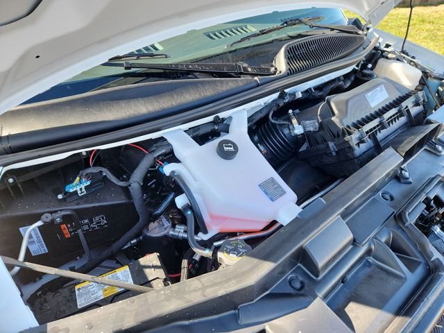 New 2025 Summit White Chevrolet WT image 40