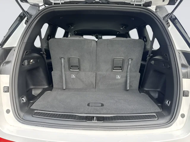 Used 2025 White Jeep Laredo image 21