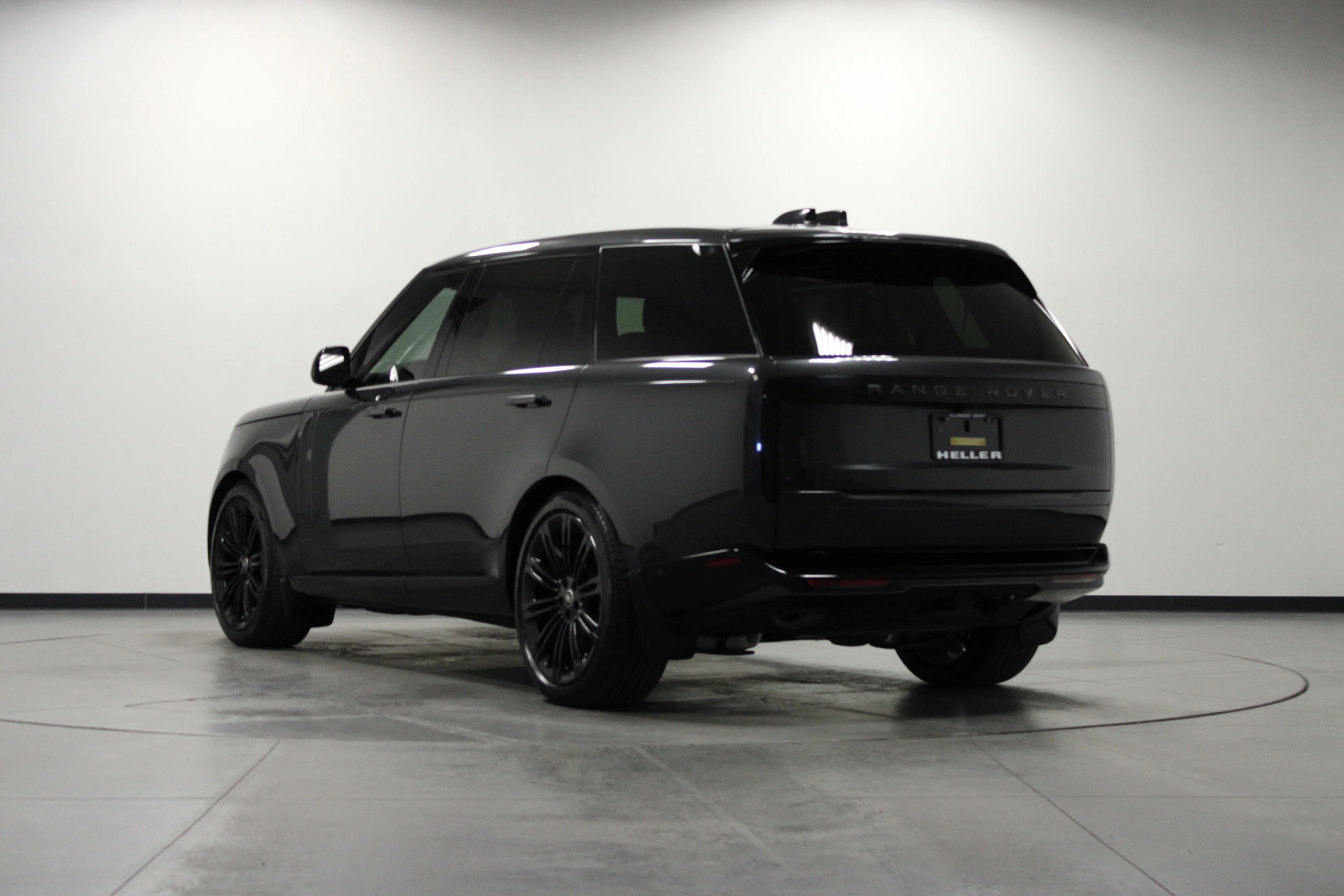 Used 2025 Carpathian Grey Premium Metallic Land Rover SE image 6
