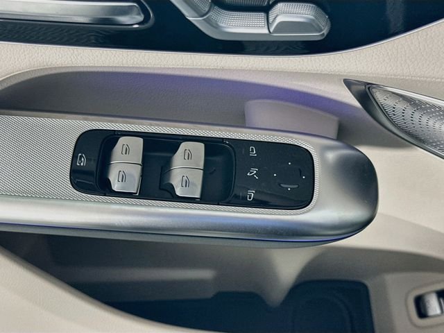 New 2027 Polar White Mercedes-Benz GLC 300 image 18