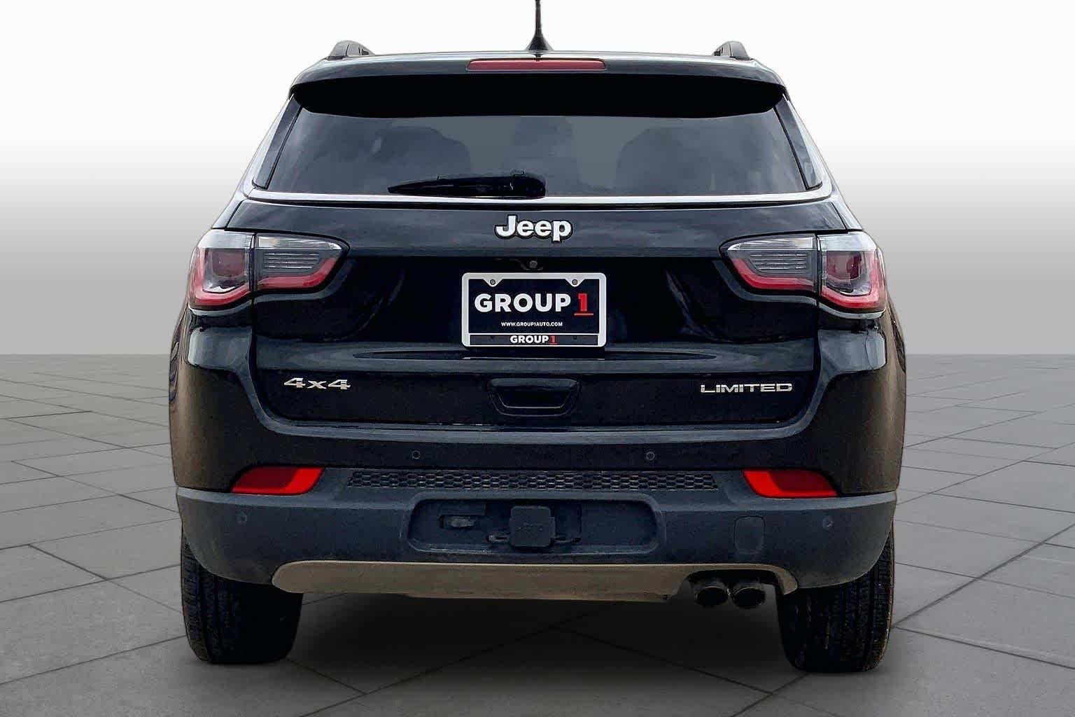 Used 2018 Diamond Black Crystal Pearlcoat Jeep Limited image 4
