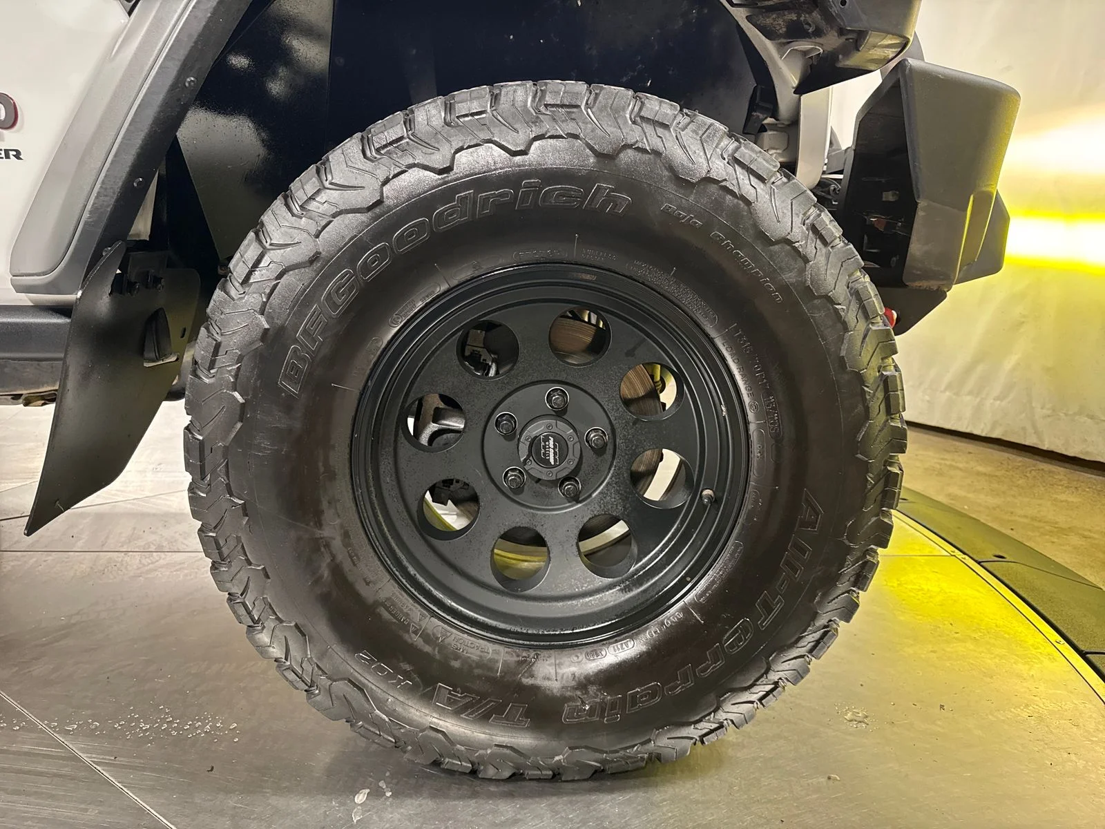 Used 2020 Bright White Clearcoat Jeep Rubicon image 14
