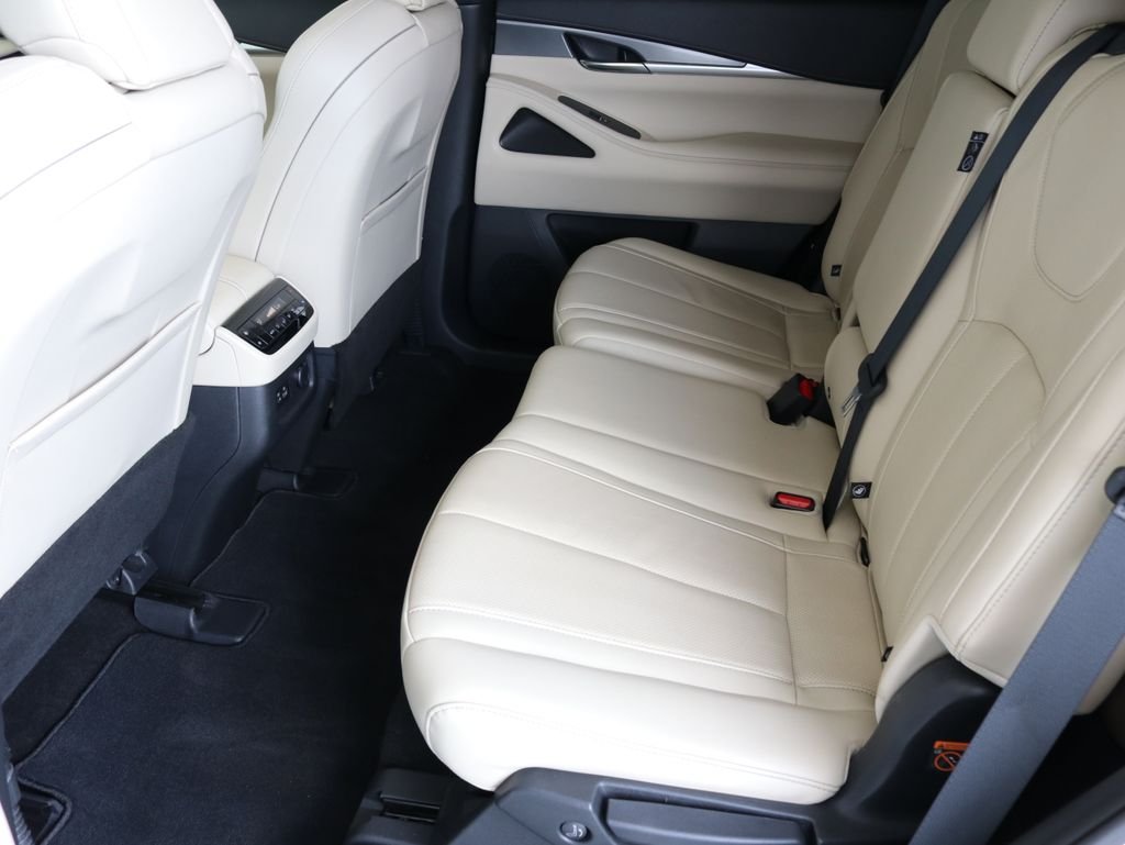 Certified Used 2023 White INFINITI LUXE image 25