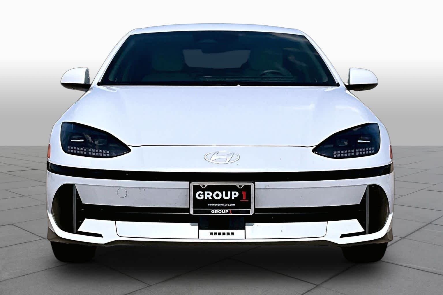 Used 2025 Serenity White Hyundai SEL image 4