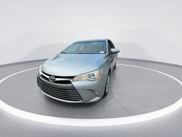 Used 2016 Silver Toyota LE image 3
