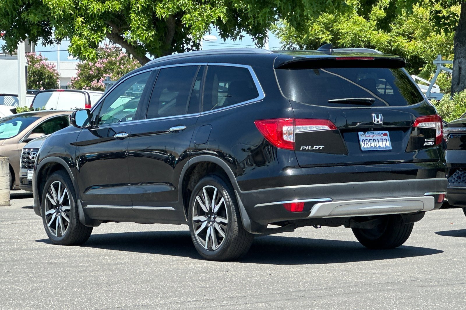 Used 2021 Black Honda Touring 8-Passenger image 6