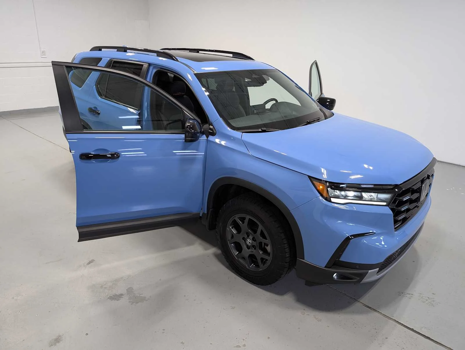Certified Used 2023 Diffused Sky Pearl Honda AWD TRAILSPORT image 16