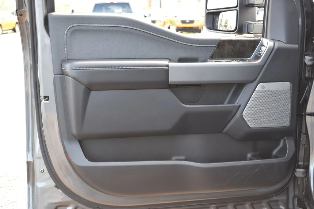 Used 2024 Gray Metallic Ford Lariat image 9