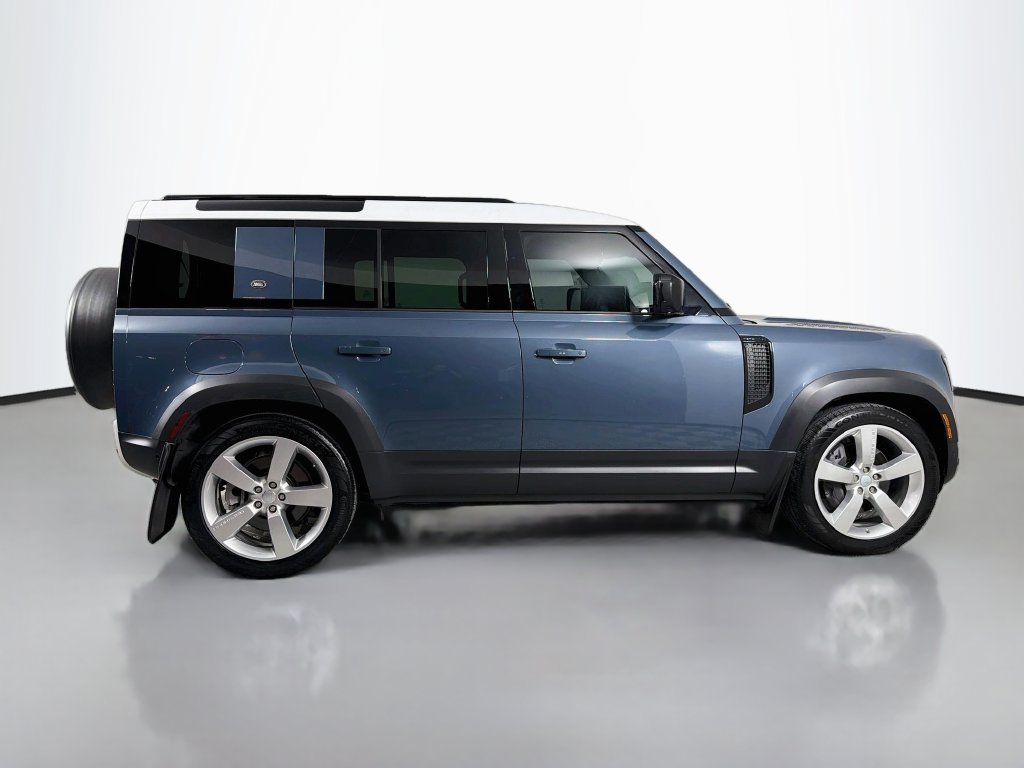 Used 2021 Blue Land Rover SE image 4