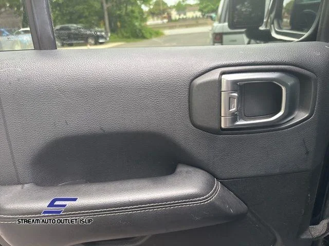 Used 2018 Black Jeep Unlimited Sahara image 22