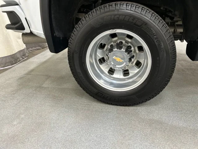 Used 2026  Chevrolet High Country image 34