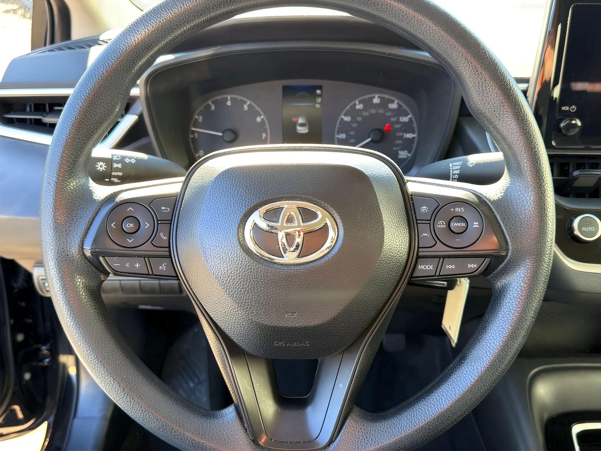 2025 Toyota Corolla LE - Photo 19