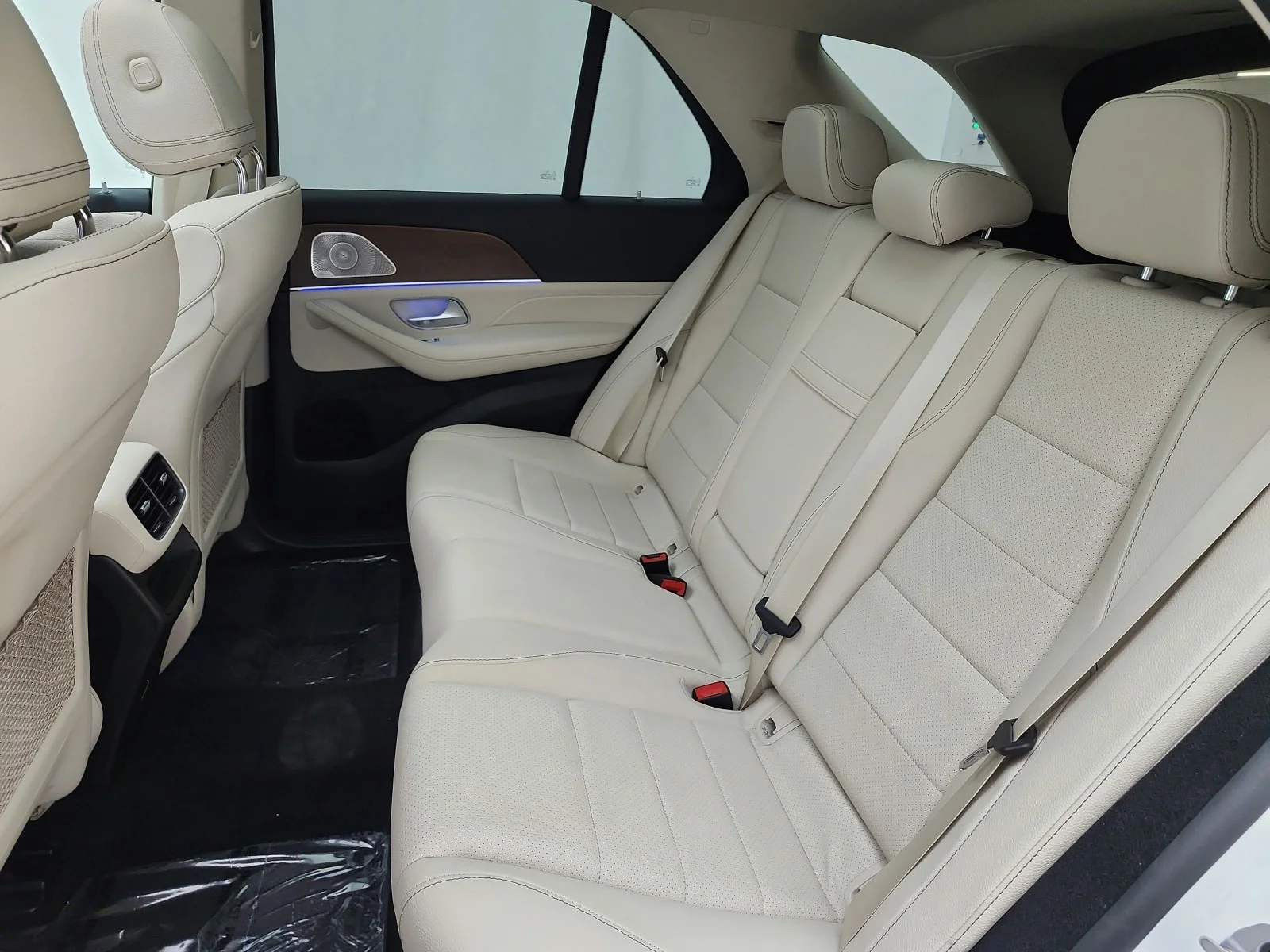 Certified Used 2024 Polar White Mercedes-Benz GLE 350 4MATIC® SUV image 13