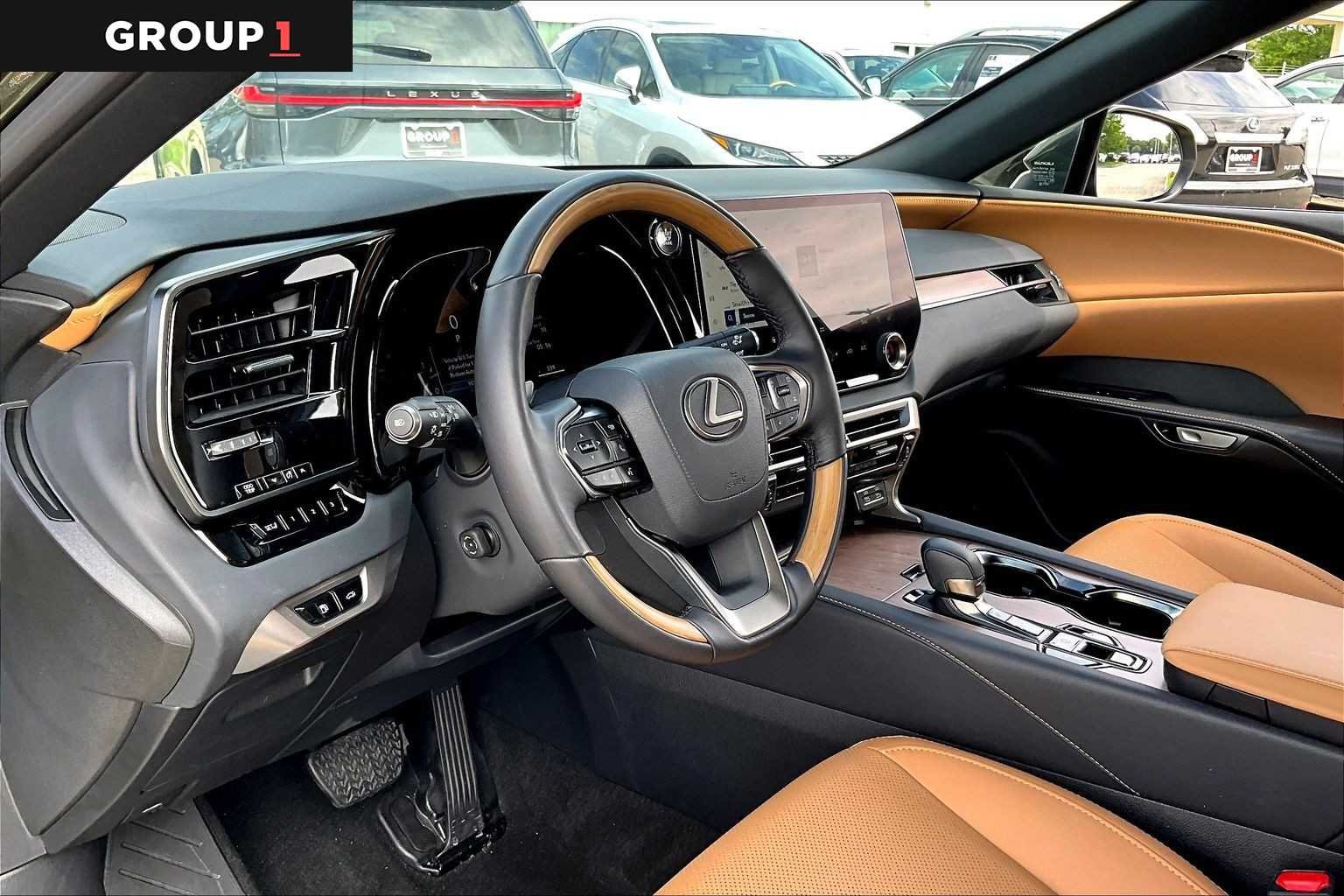 Used 2025 Nori Green Pearl Lexus Premium image 15