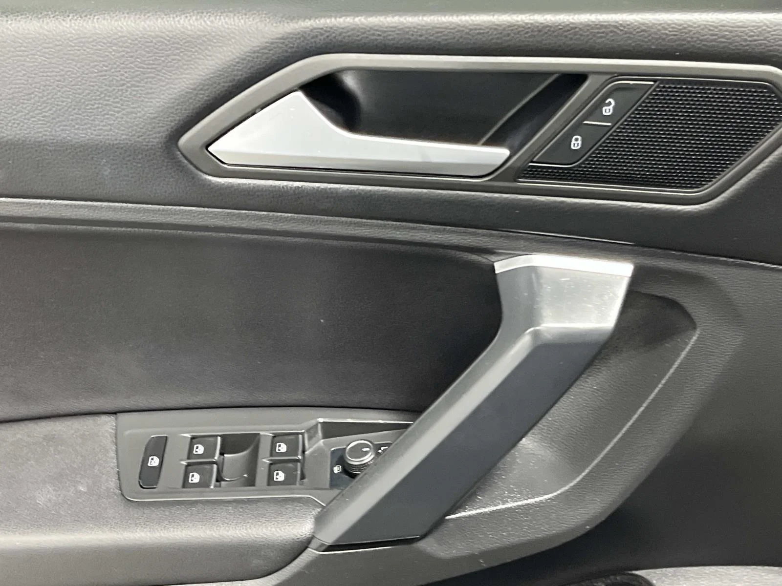 2019 Volkswagen Tiguan SE - Photo 18