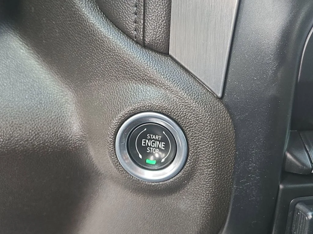 Used 2020 Gray GMC Denali image 36