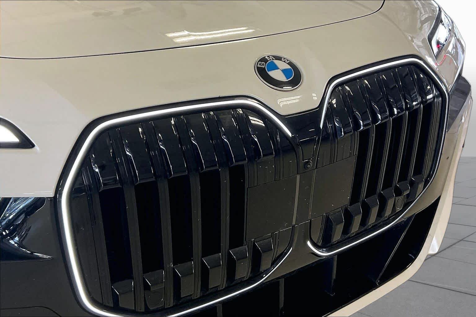 Used 2026 Alpine White BMW 740i image 30