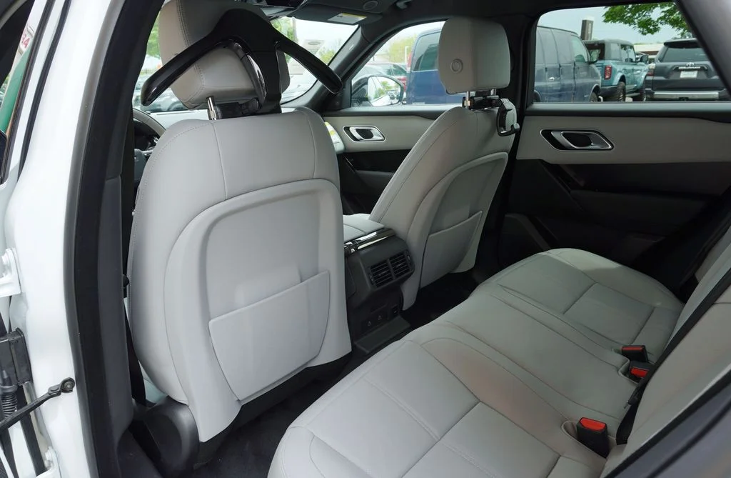 Used 2026 White Land Rover Dynamic SE image 27