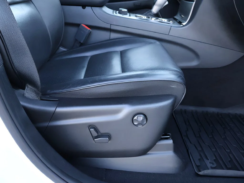 Used 2021 White Jeep High Altitude image 12
