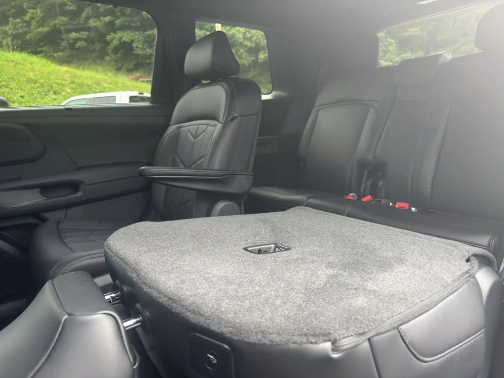 New 2027 Black Jade Green Kia X-Line EX image 15