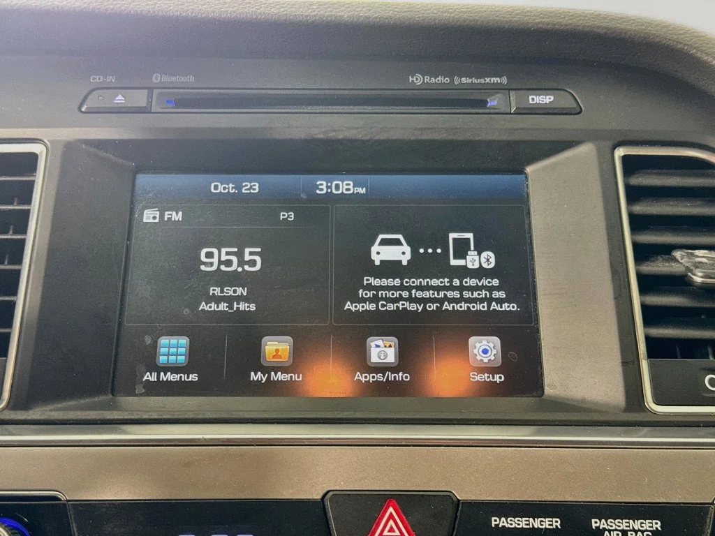 Used 2017 Quartz White Pearl Hyundai SE image 17