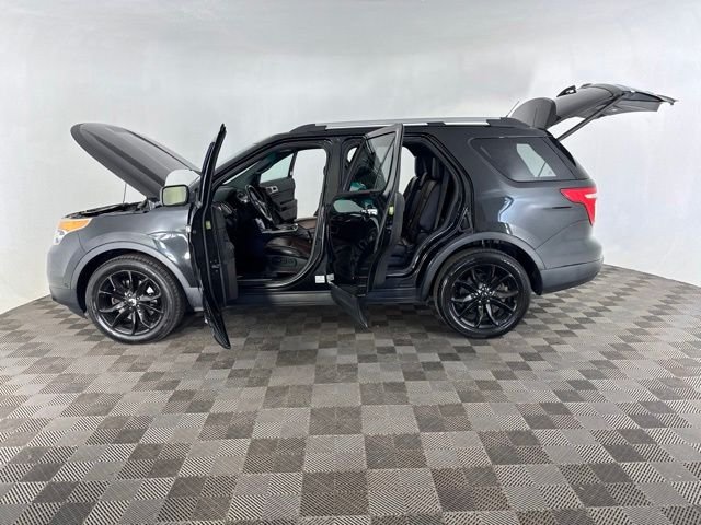 Used 2014 Black Ford Limited image 11