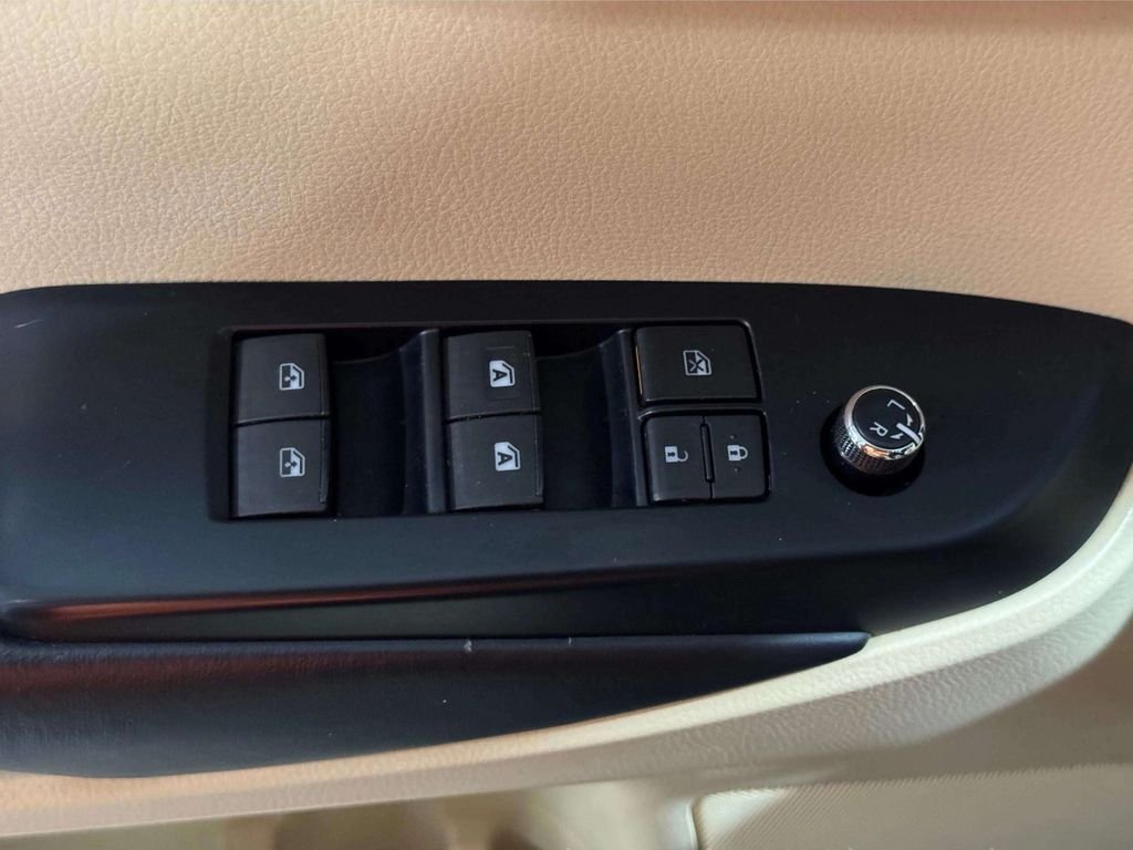Used 2019 White Toyota XLE image 20