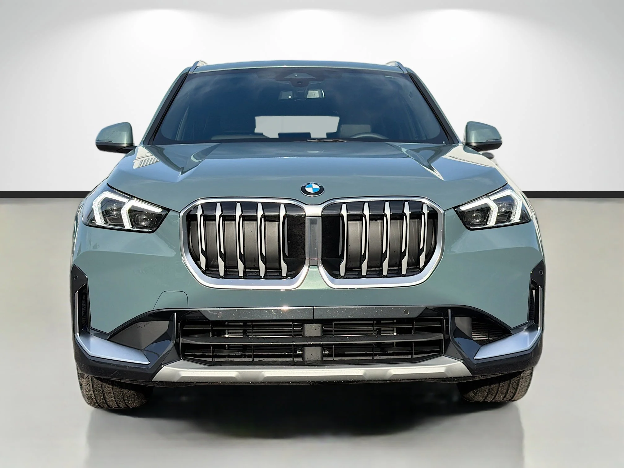 New 2026 Cape York Green Metallic BMW xDrive28i image 8