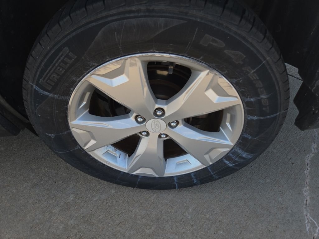 Used 2015 White Subaru 2.5i Premium image 10