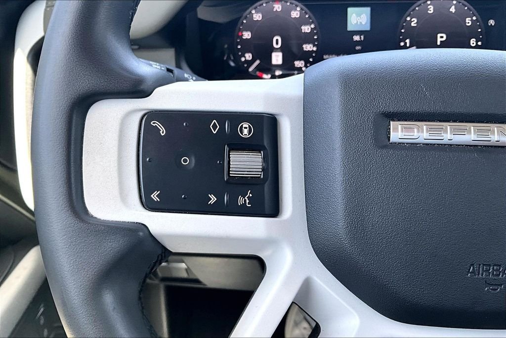Used 2025 Green Land Rover S image 19