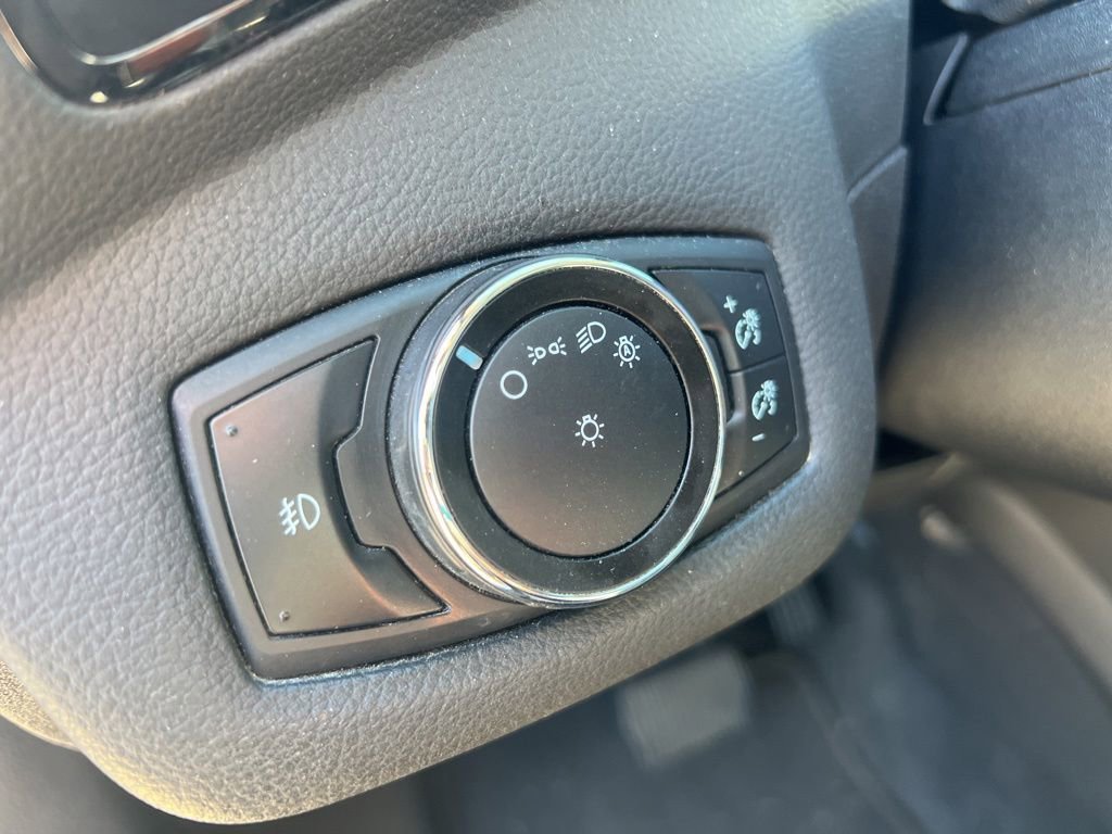Used 2014  Ford Titanium image 29