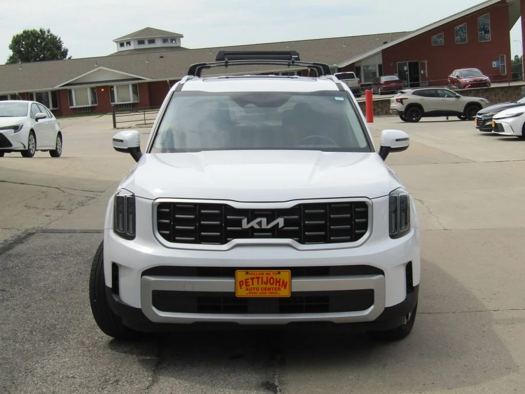 Used 2025 White Kia S image 13