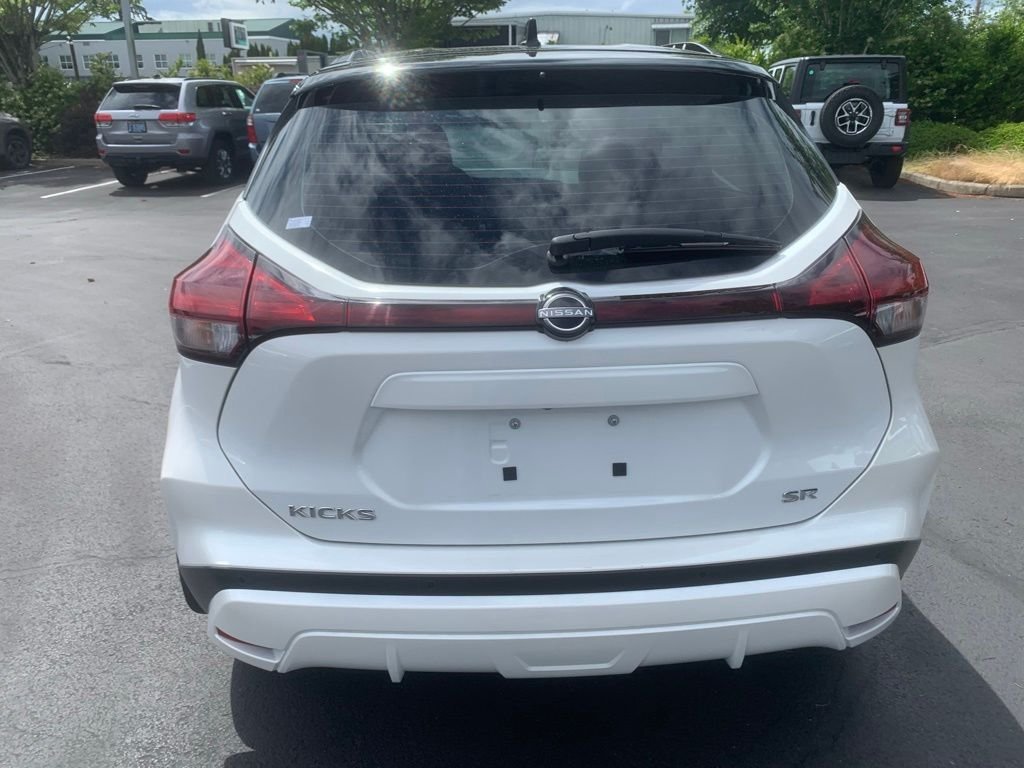 Used 2023 Aspen White/Super Black Nissan SR image 3