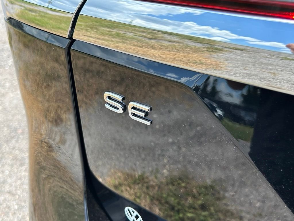 New 2026 Black Volkswagen SE w/Technology image 43