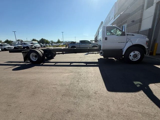 New 2026 Oxford White Ford Base image 6