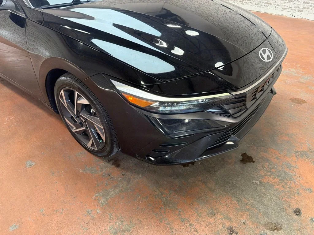 Used 2024 Abyss Black Hyundai Limited image 9