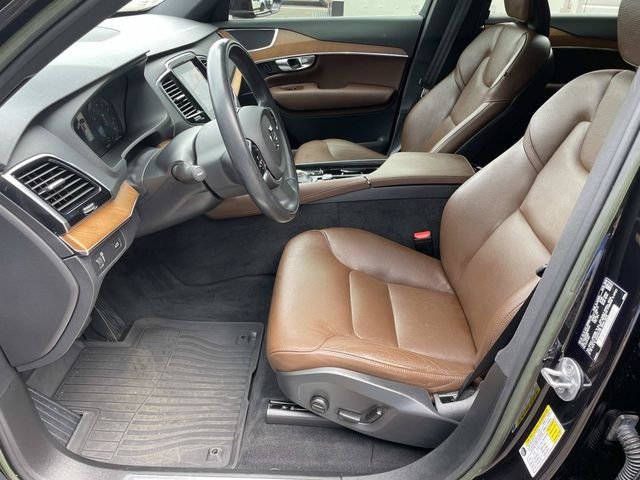 Certified Used 2022 Onyx Black Metallic Volvo T6 Momentum image 17