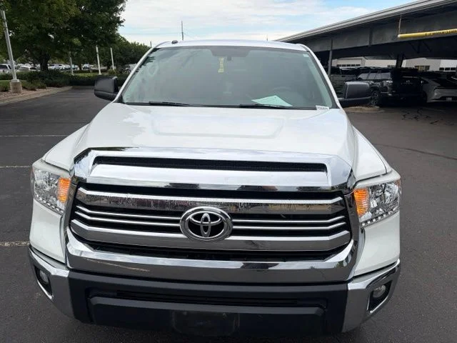 Used 2016 White Toyota SR5 image 9