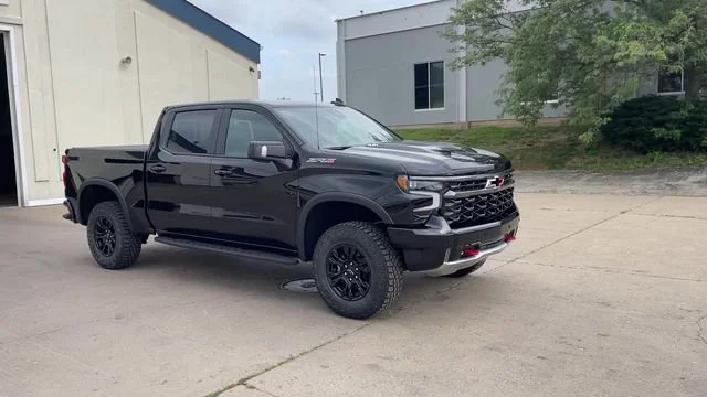 2026 Chevrolet Silverado 1500 ZR2 - Photo 2