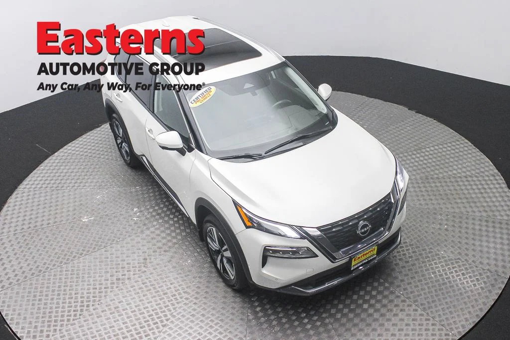 Used 2023 White Nissan SL image 3
