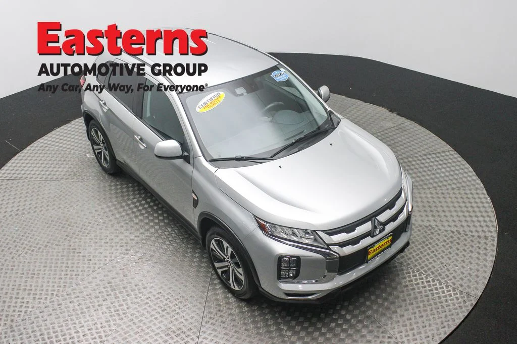 Used 2023 Silver Mitsubishi 2.0 ES image 3