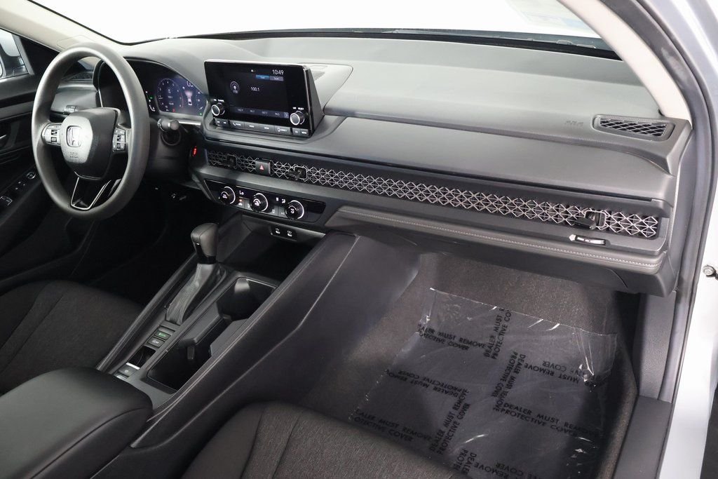 Used 2024 Solar Silver Metallic Honda LX image 9