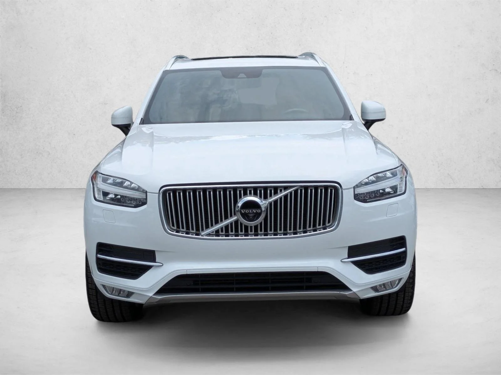 Used 2018 White Volvo Inscription image 2