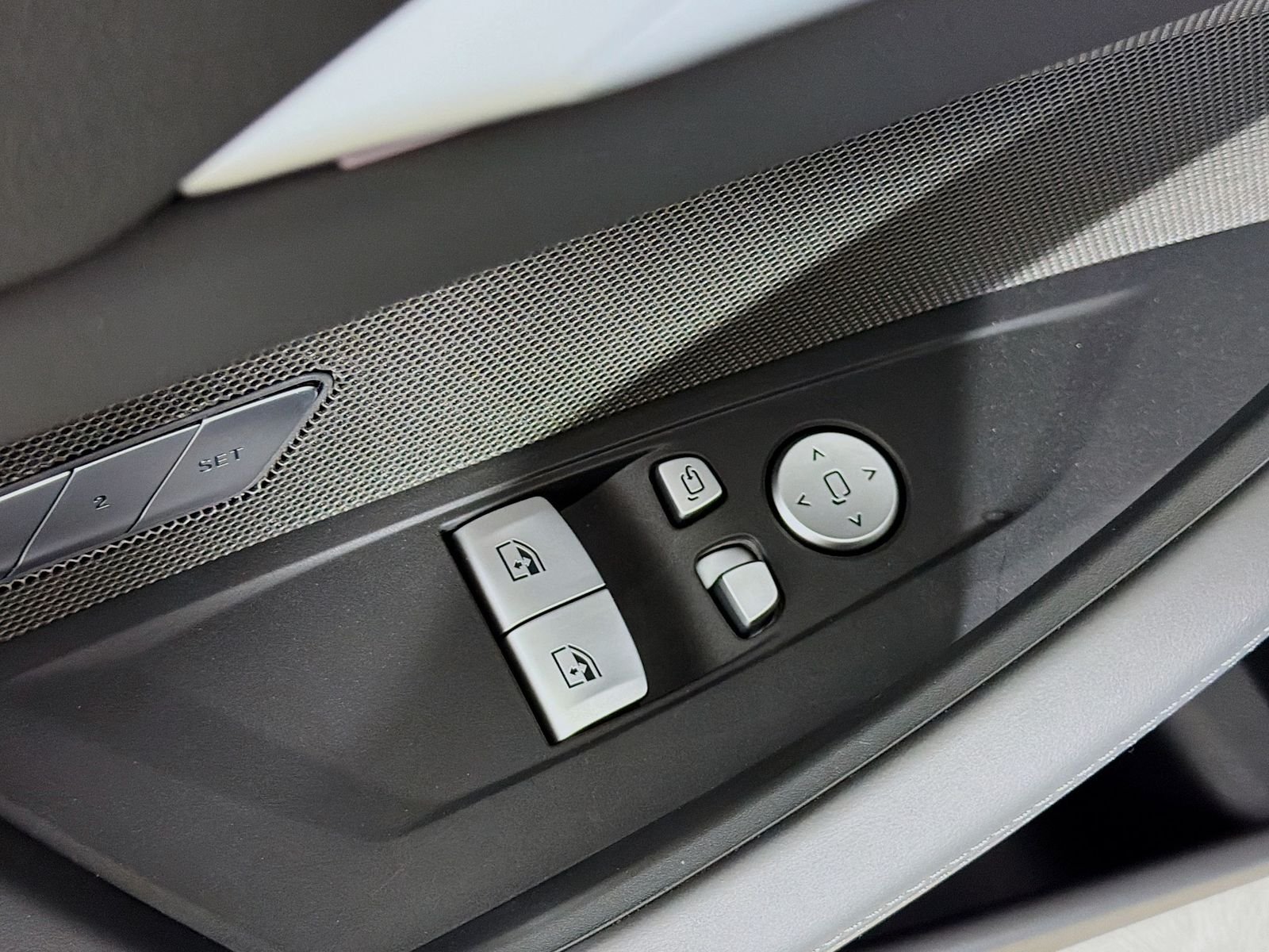 New 2027 Brooklyn Grey Metallic BMW Base image 18
