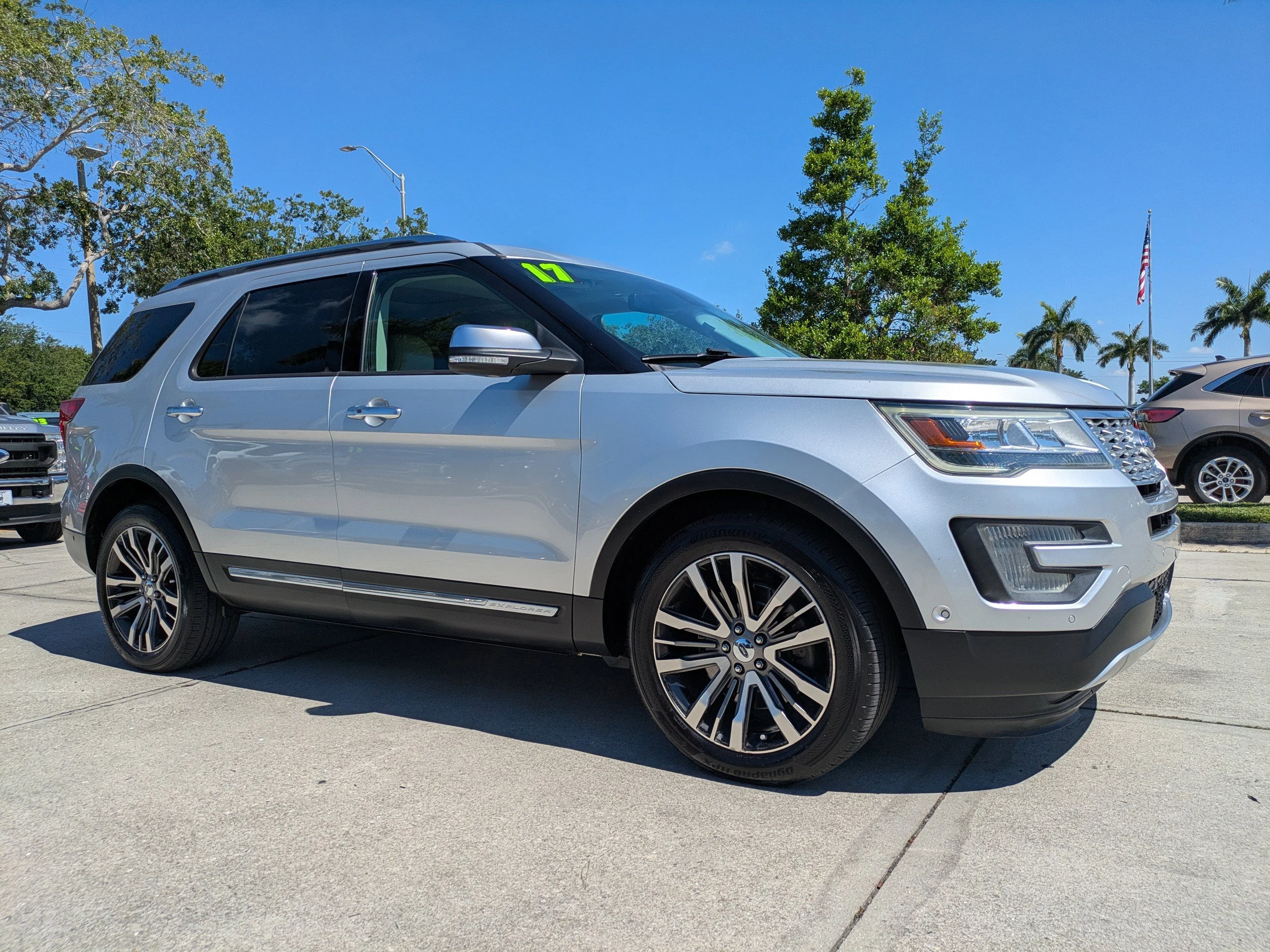 2017 Ford Explorer Platinum 4WD's photo