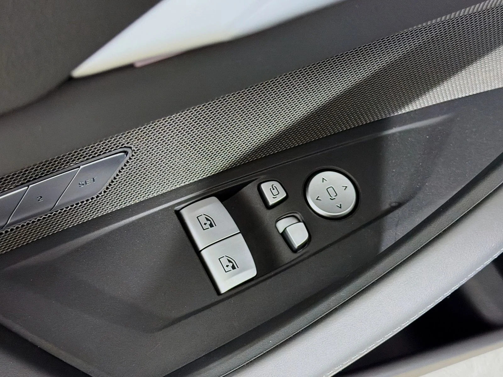 New 2027 Brooklyn Grey Metallic BMW Base image 18