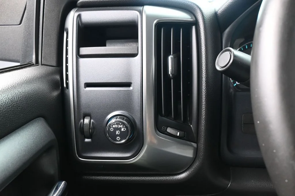 Used 2016 Deep Ocean Blue Metallic Chevrolet LT image 15