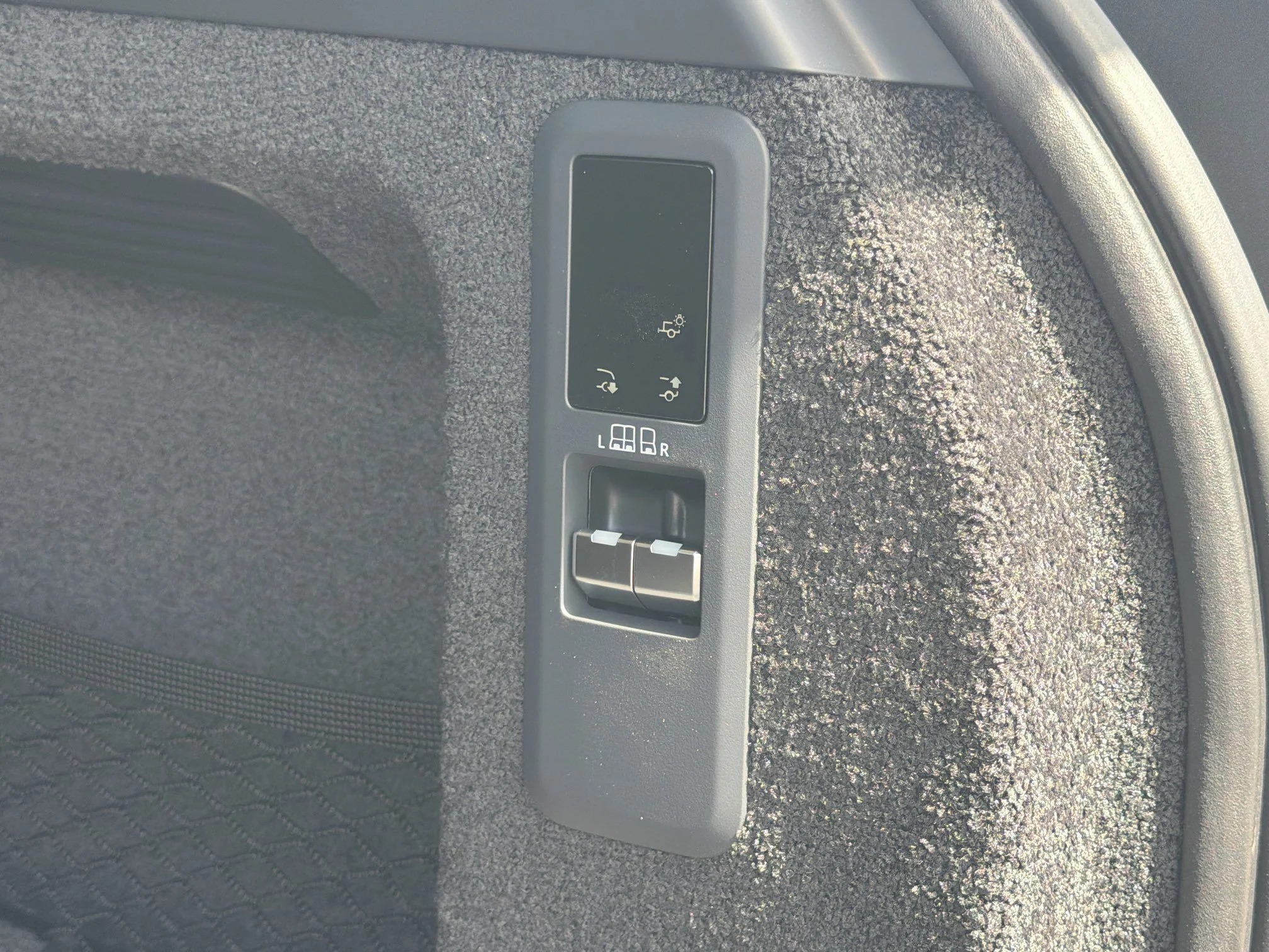 New 2026 Santorini Black Land Rover SE image 13