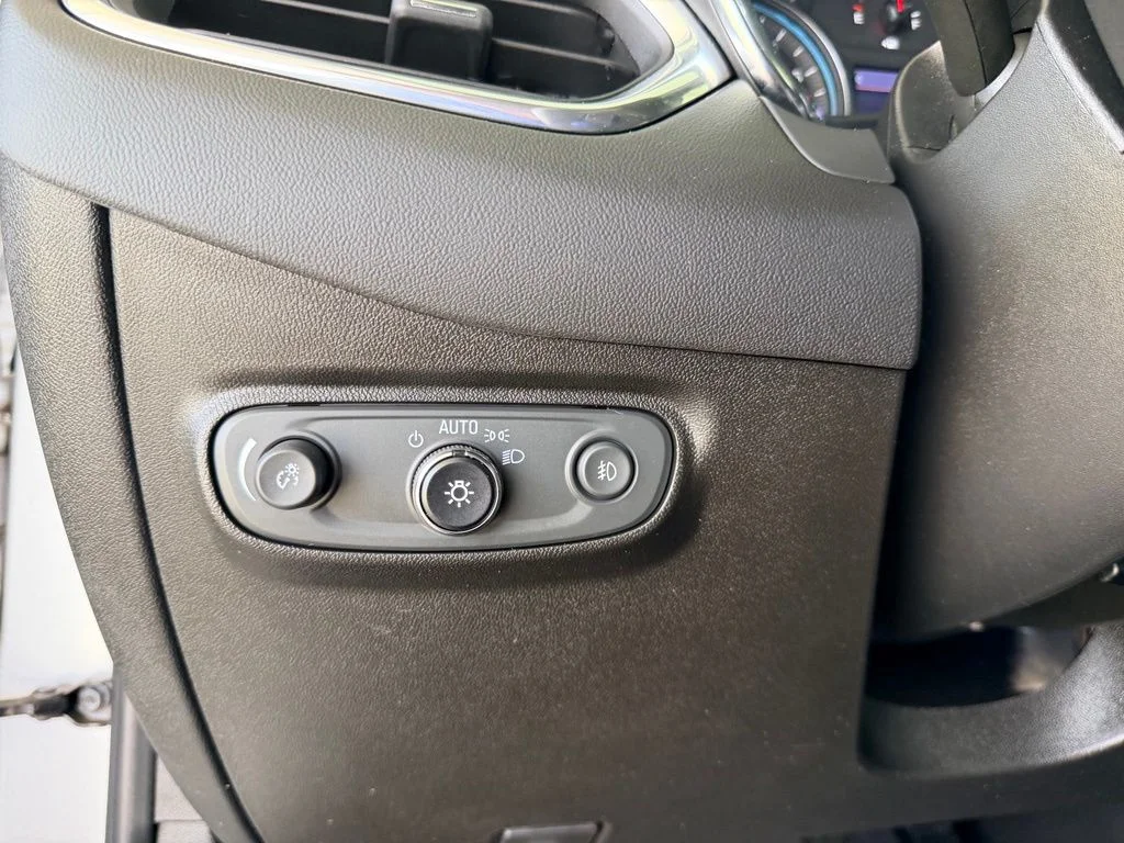 Used 2019 Silver Chevrolet Premier image 19