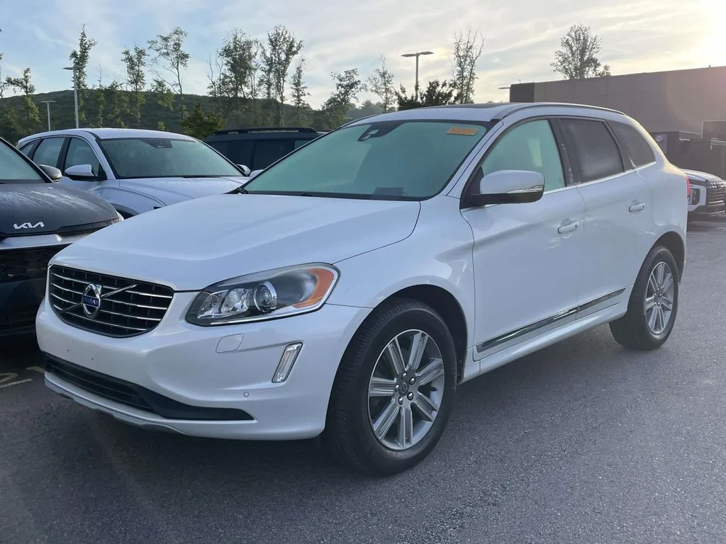 Used 2017 Crystal White Pearl Metallic Volvo Inscription image 2